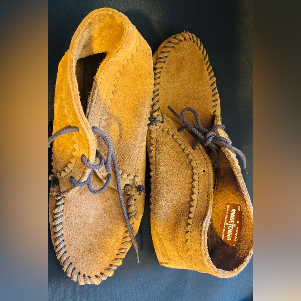 Minnetonka Brown Suede Moccasins | Classic Lace-Up | Size 8